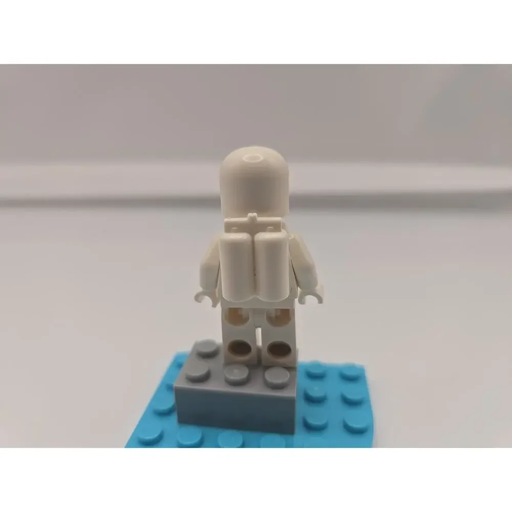LEGO Classic Space White Astronaut Sp006 With Air Tanks Vintage 1980s Minifigure - Picture 2 of 2